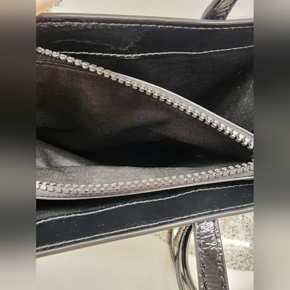 MARC JACOBS Mini Grind Patent Crossbody Tote In Black - Picture 9 of 15